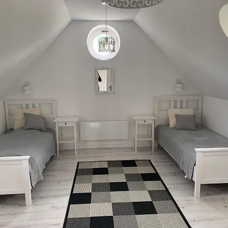 Lena Villa